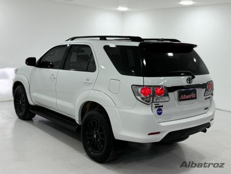 Toyota Hilux SW4 SRV D4-D 4x4 3.0 TDI Dies. Aut