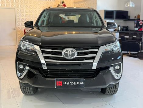 Toyota Hilux SW4 SRX 4x4 2.8 TDI 16V Dies. Aut.