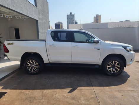 Toyota Hilux CD SRV 4x4 2.7 Flex 16V Aut.