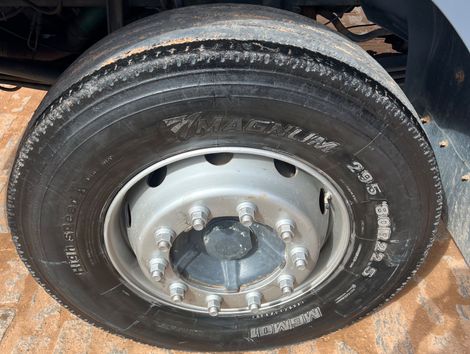 VOLVO VM 260 6x4 2p (diesel)