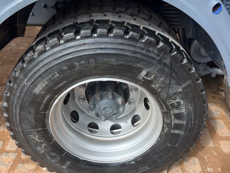 VOLVO VM 260 6x4 2p (diesel)