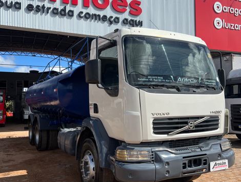 VOLVO VM 260 6x4 2p (diesel)