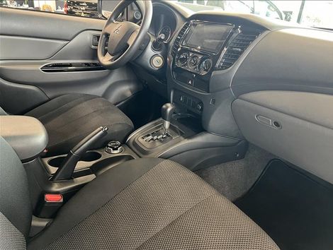 Mitsubishi L200 Triton Savana 2.4 D 4WD (Aut)