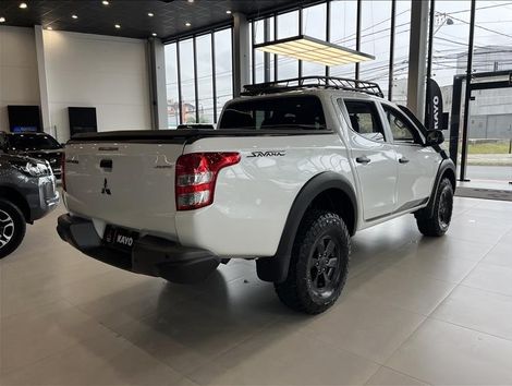 Mitsubishi L200 Triton Savana 2.4 D 4WD (Aut)