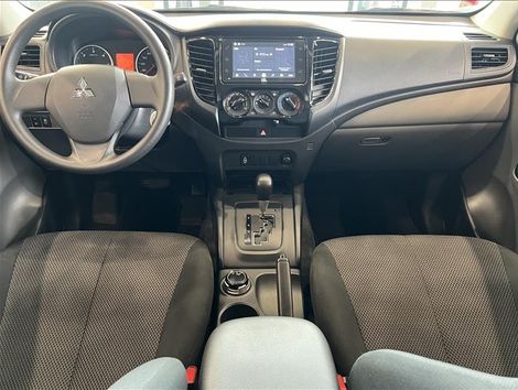 Mitsubishi L200 Triton Savana 2.4 D 4WD (Aut)