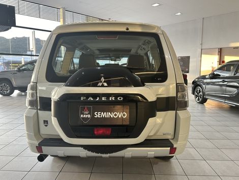 Mitsubishi Pajero Full 3.2 DI-D 5D HPE 4WD