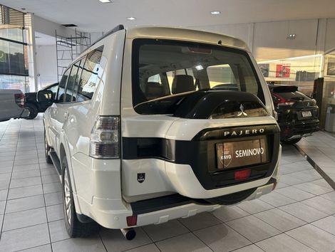 Mitsubishi Pajero Full 3.2 DI-D 5D HPE 4WD
