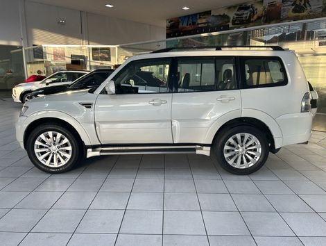Mitsubishi Pajero Full 3.2 DI-D 5D HPE 4WD