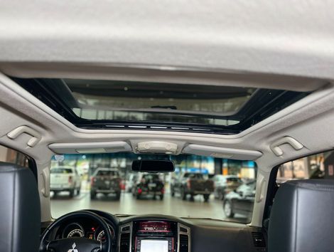 Mitsubishi Pajero Full 3.2 DI-D 5D HPE 4WD
