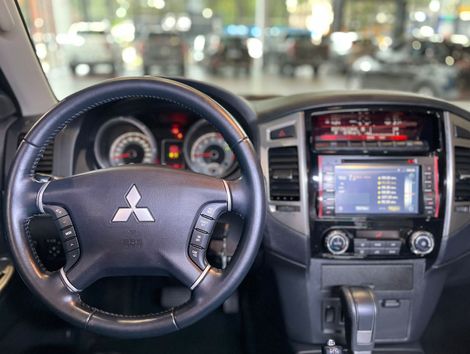Mitsubishi Pajero Full 3.2 DI-D 5D HPE 4WD