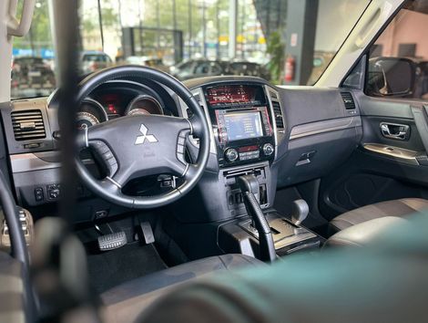 Mitsubishi Pajero Full 3.2 DI-D 5D HPE 4WD