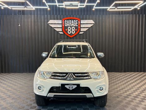 Mitsubishi Pajero HPE 3.2 4x4 T.I. Dies. 5p Aut.