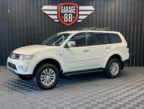 Mitsubishi Pajero HPE 3.2 4x4 T.I. Dies. 5p Aut.