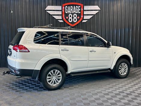 Mitsubishi Pajero HPE 3.2 4x4 T.I. Dies. 5p Aut.