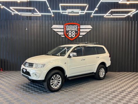 Mitsubishi Pajero HPE 3.2 4x4 T.I. Dies. 5p Aut.