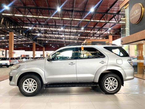 Toyota Hilux SW4 SRV D4-D 4x4 3.0 TDI Dies. Aut