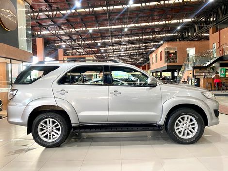 Toyota Hilux SW4 SRV D4-D 4x4 3.0 TDI Dies. Aut