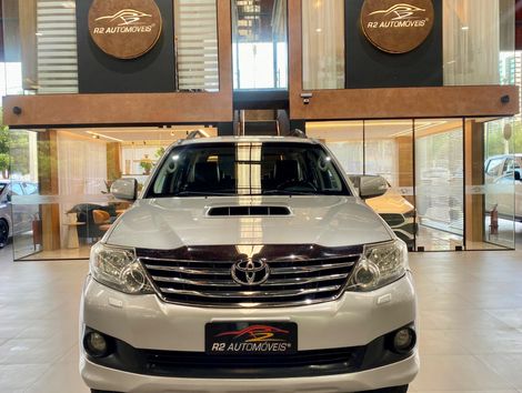 Toyota Hilux SW4 SRV D4-D 4x4 3.0 TDI Dies. Aut