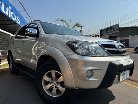 Toyota Hilux SW4 SRV D4-D 4x4 3.0 TDI Dies. Aut