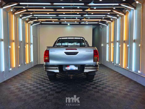 Toyota Hilux CD 4x4 2.8 Diesel Mec.