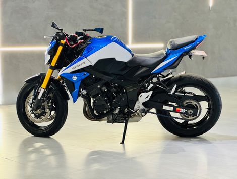 SUZUKI GSR 750