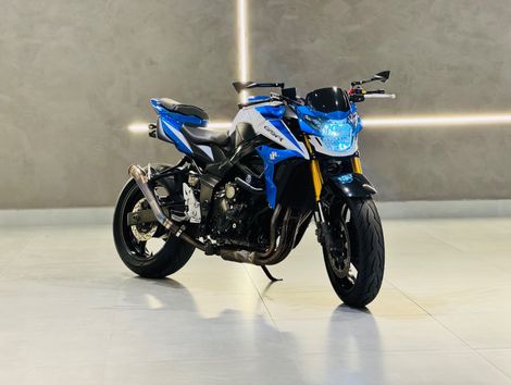 SUZUKI GSR 750