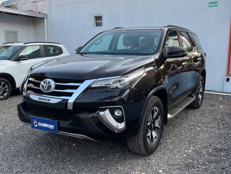 Toyota Hilux SW4 SRX Diamo. 4x4 2.8 TB Die Aut.