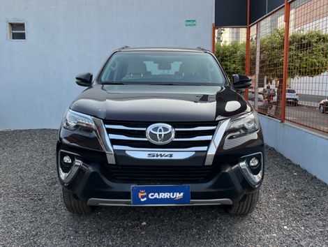 Toyota Hilux SW4 SRX Diamo. 4x4 2.8 TB Die Aut.