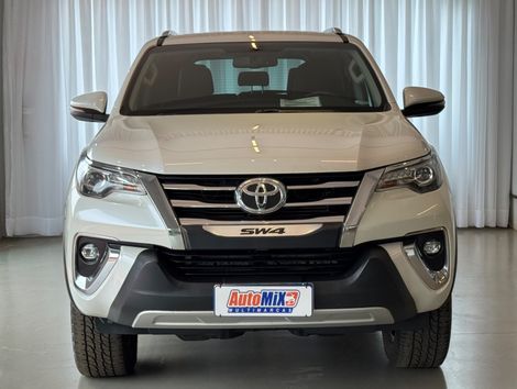 Toyota Hilux SW4 SRX 4x4 2.8 TDI 16V Dies. Aut.