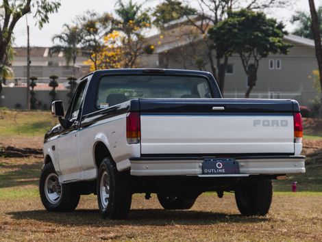 Ford F-150 XLT Triton 5.8