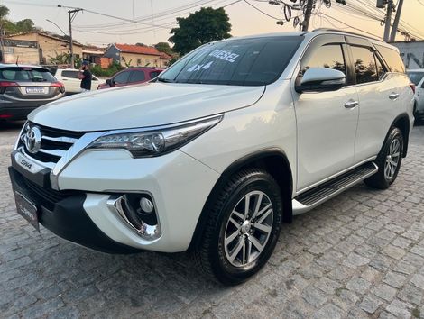 Toyota Hilux SW4 SRX 4x4 2.8 TDI 16V Dies. Aut.