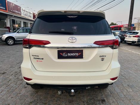 Toyota Hilux SW4 SRX 4x4 2.8 TDI 16V Dies. Aut.