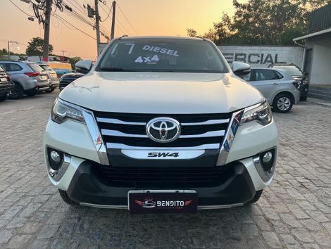 Toyota Hilux SW4 SRX 4x4 2.8 TDI 16V Dies. Aut.