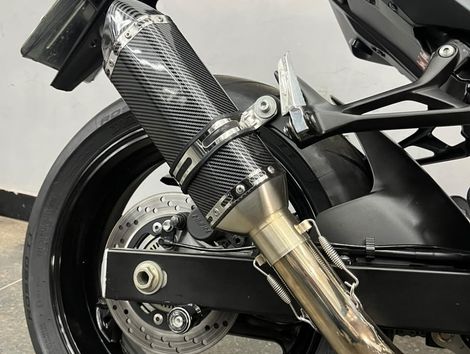 SUZUKI GSR 750