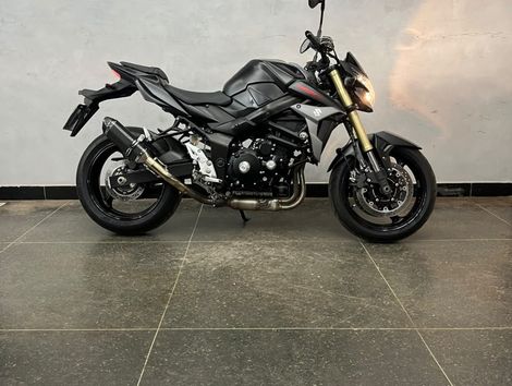 SUZUKI GSR 750
