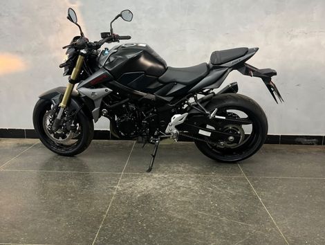 SUZUKI GSR 750