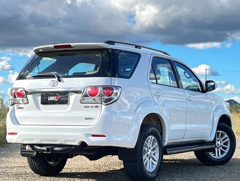 Toyota Hilux SW4 SRV D4-D 4x4 3.0 TDI Dies. Aut