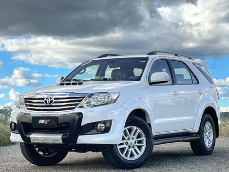 Toyota Hilux SW4 SRV D4-D 4x4 3.0 TDI Dies. Aut