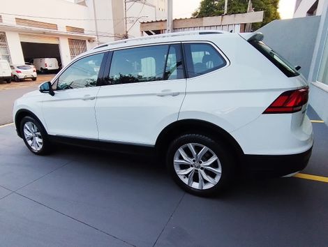 VolksWagen TIGUAN Allspac Comf 250 TSI 1.4 Flex