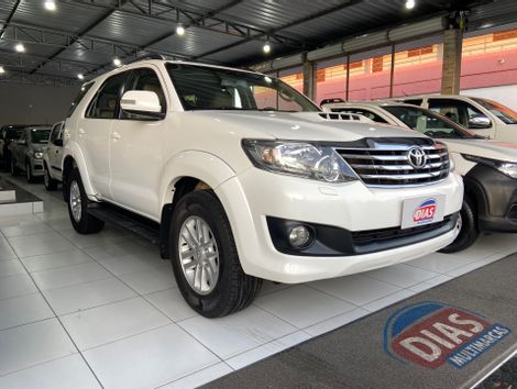 Toyota Hilux SW4 SRV D4-D 4x4 3.0 TDI Dies. Aut