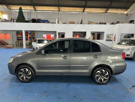 VolksWagen Polo Sedan 1.6 Mi Total Flex 8V 4p