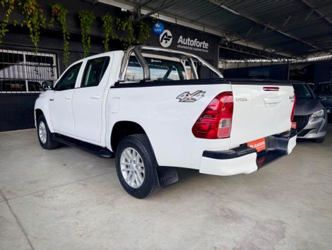 Toyota Hilux CD 4x4 2.8 Diesel Mec.