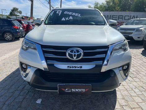 Toyota Hilux SW4 SRX Diamo. 4x4 2.8 TB Die Aut.