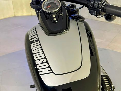 Harley FAT BOB  114