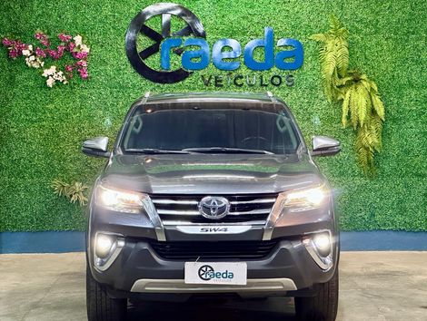 Toyota Hilux SW4 SRX 4x4 2.8 TDI 16V Dies. Aut.