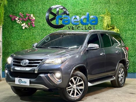 Toyota Hilux SW4 SRX 4x4 2.8 TDI 16V Dies. Aut.