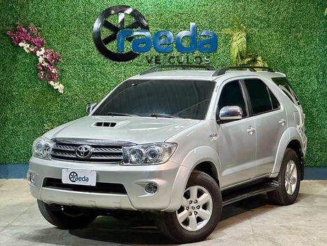 Toyota Hilux SW4 SRV D4-D 4x4 3.0 TDI Dies. Aut
