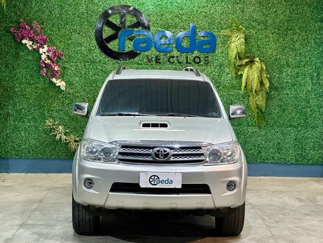 Toyota Hilux SW4 SRV D4-D 4x4 3.0 TDI Dies. Aut
