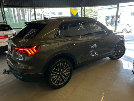 Audi Q3 Black Ed. 1.4 TFSI Flex/Black S-tron.