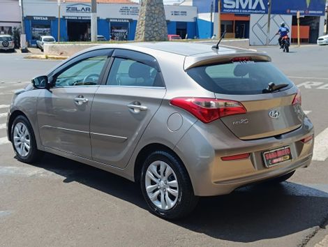 HYUNDAI 1.6 COMFORT PLUS 16V FLEX 4P MANUAL